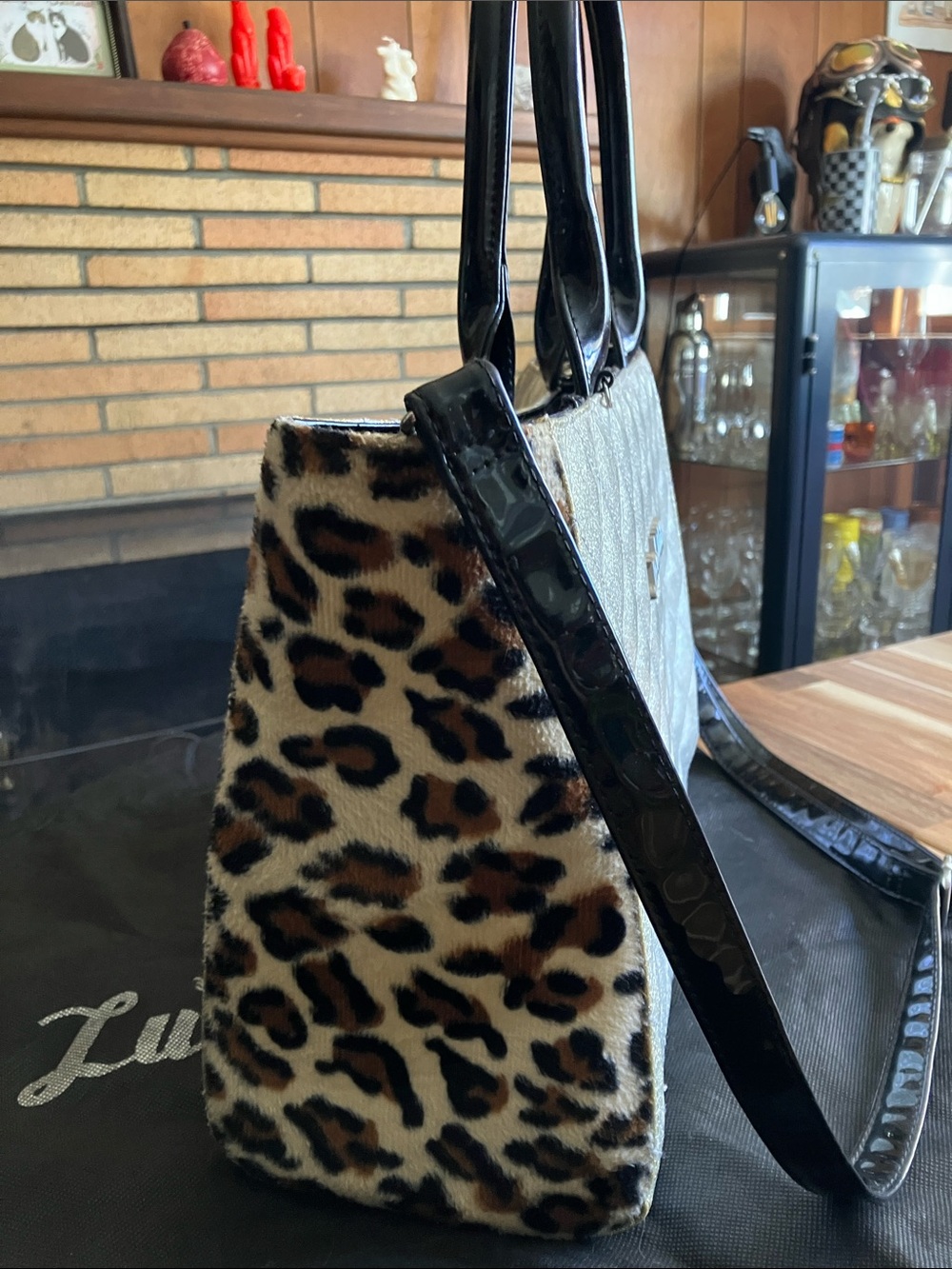 Lux de Ville Handbag! 🩶 - Picture 3 of 4
